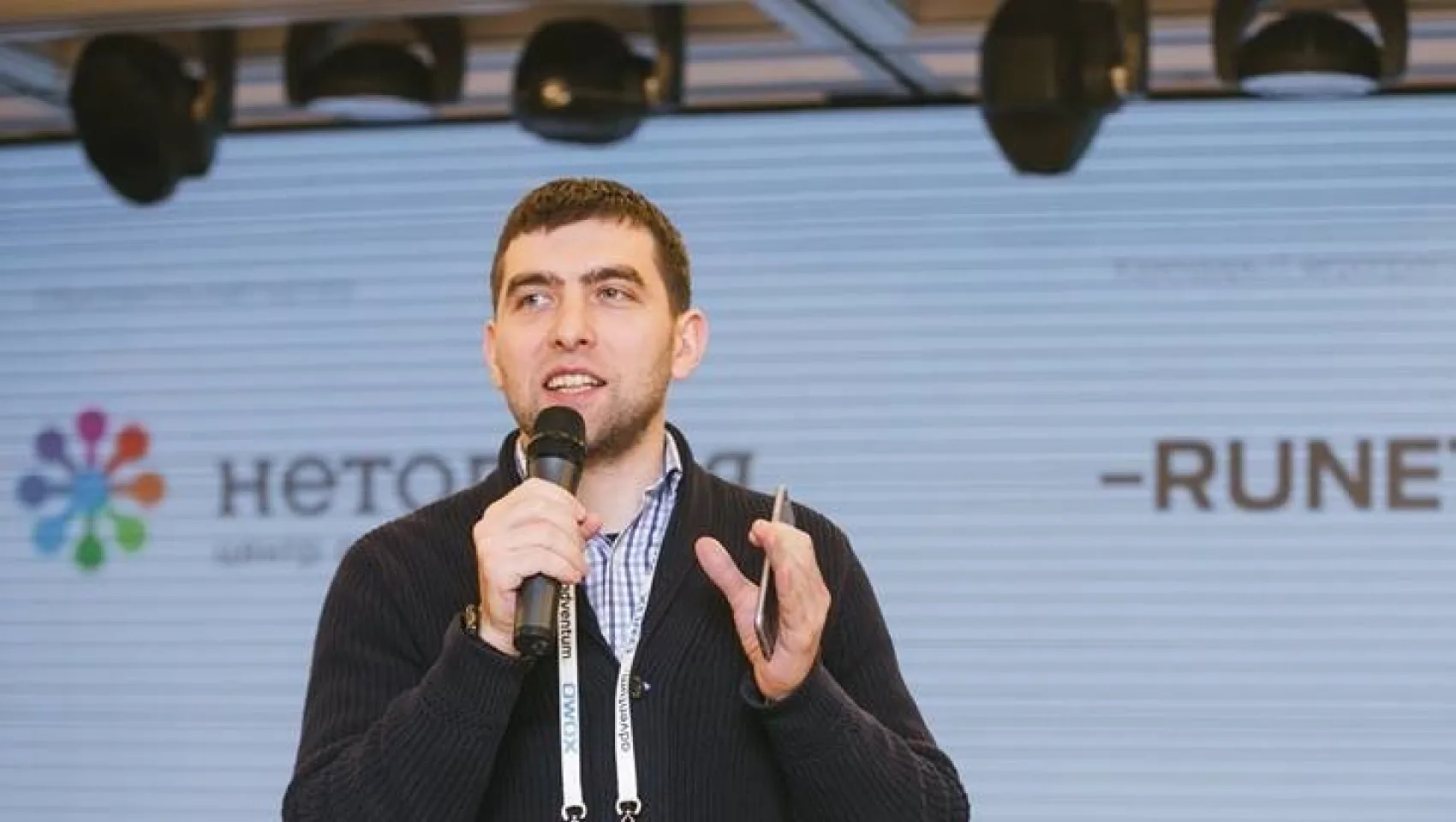Керівник OWOX Владислав Флакс: «Перемогою я буду вважати, якщо люди зможуть спілкуватися з даними так само просто, як зараз вибирають авіаперельоти»