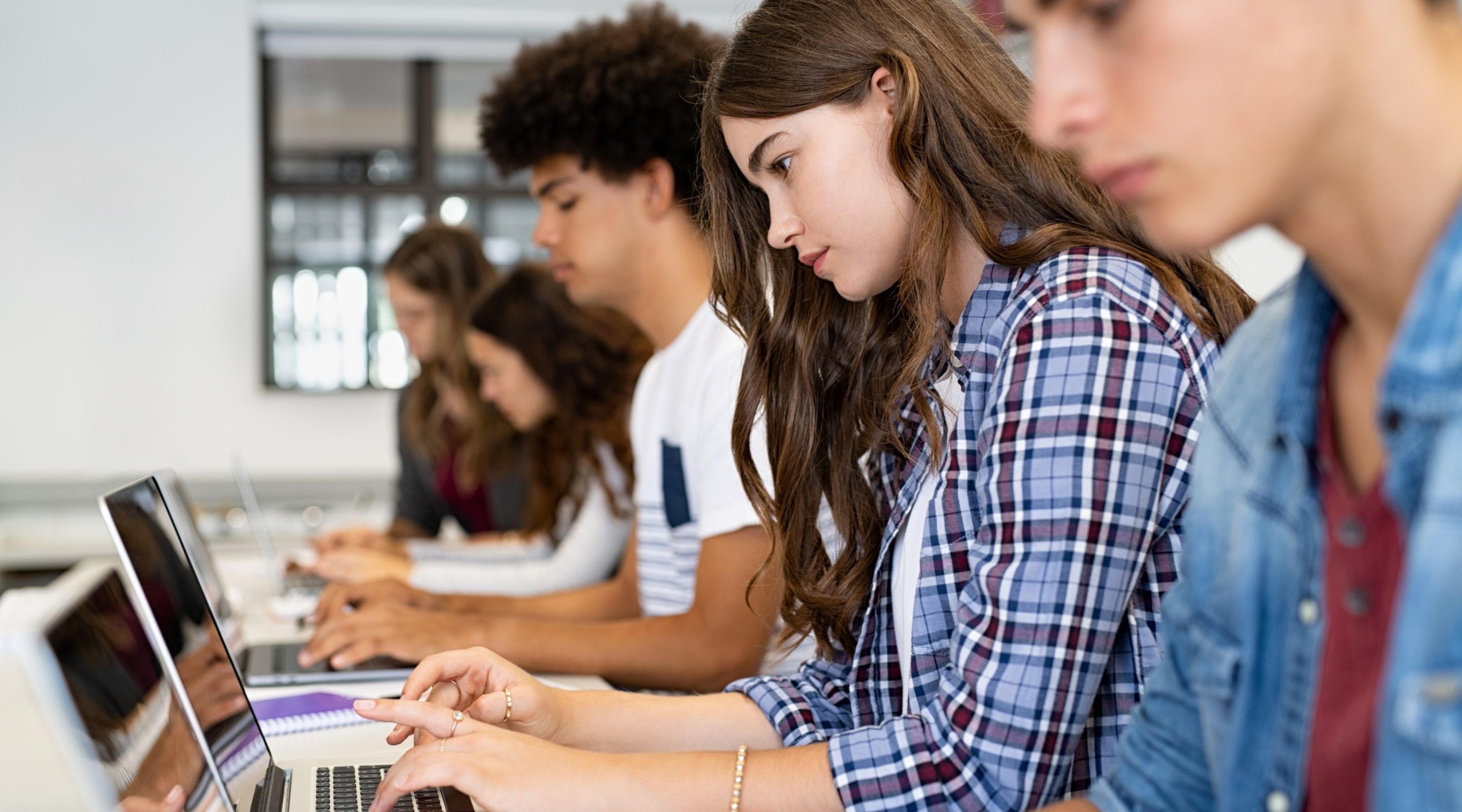 🎓Поддержка молодых талантов: гранты на обучение от Hillel IT School